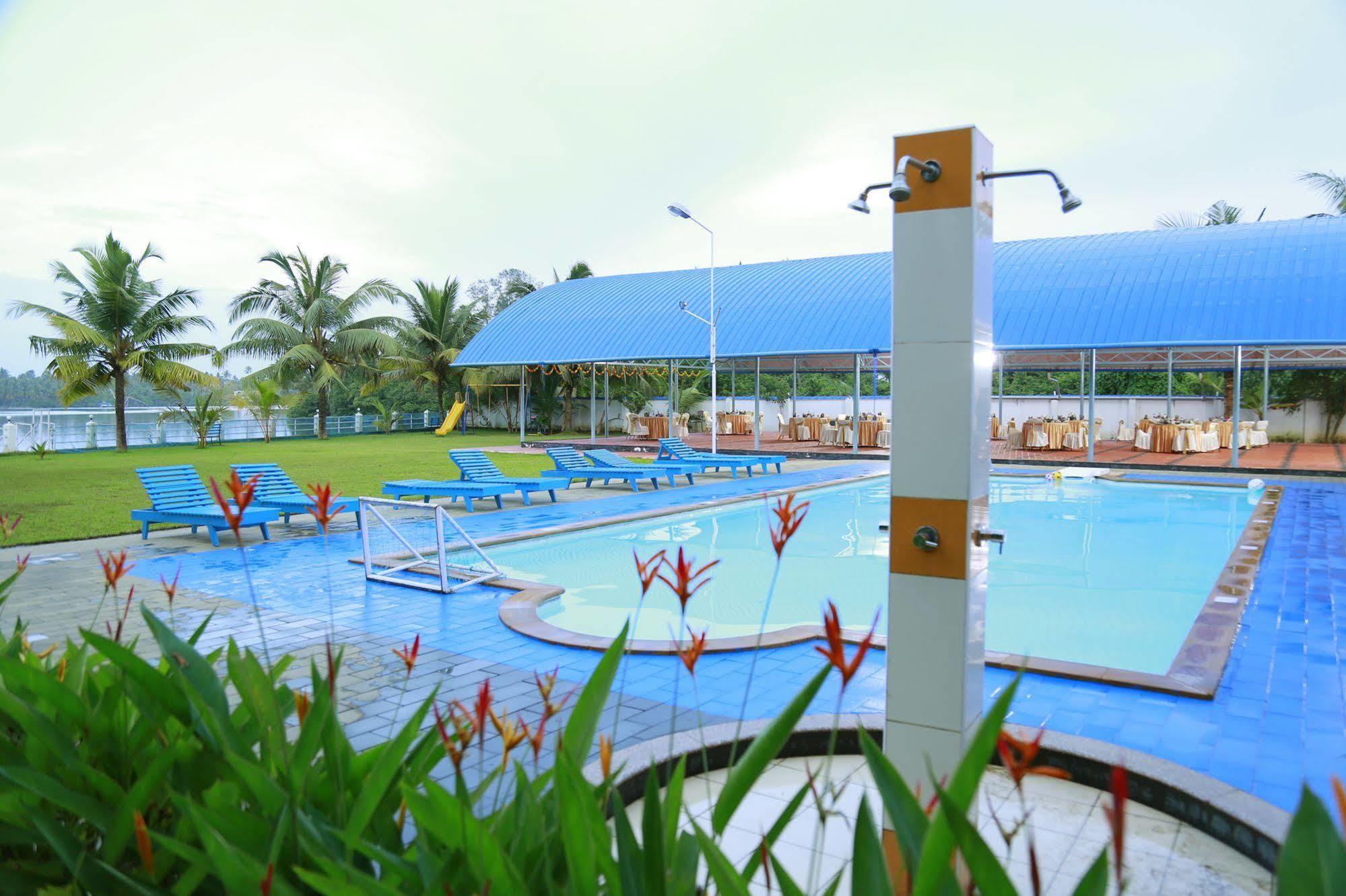 Blue Waters Cherai Cherai Beach Bagian luar foto