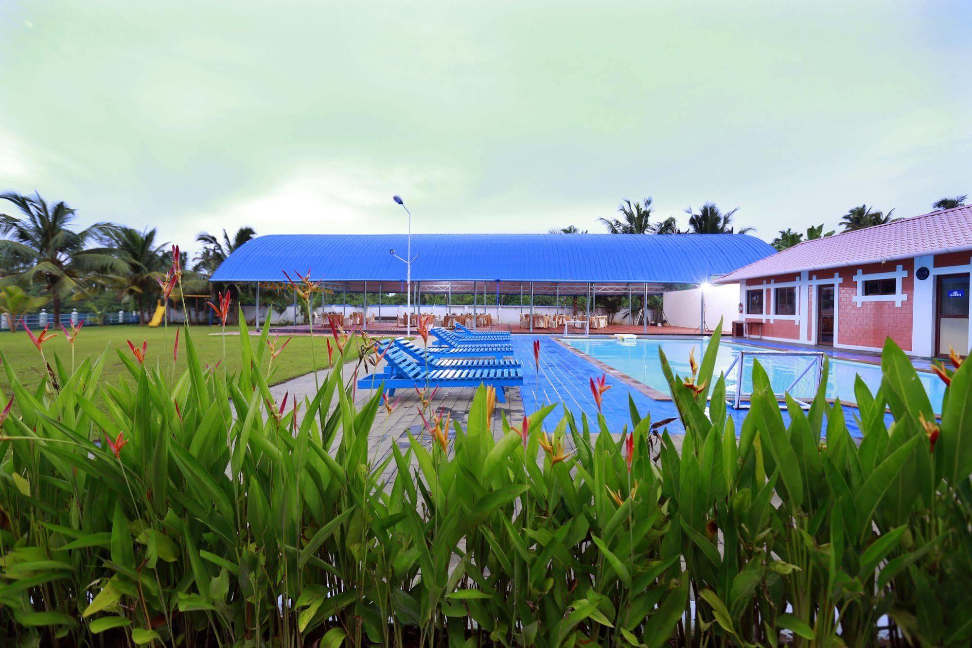 Blue Waters Cherai Cherai Beach Bagian luar foto